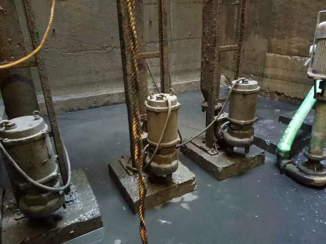 鄂托克污水池清理